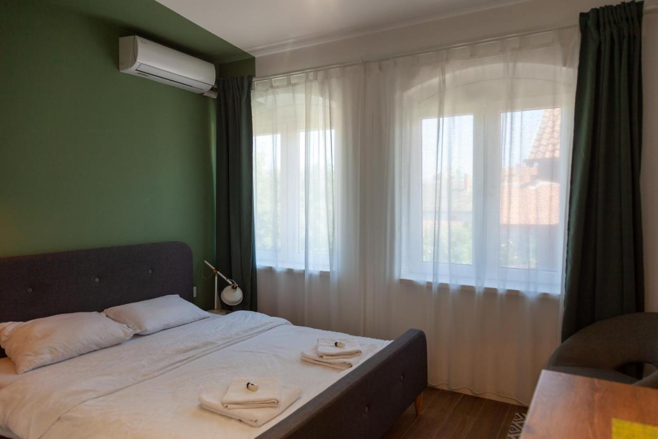 Moms House Hotell Golubac Exteriör bild