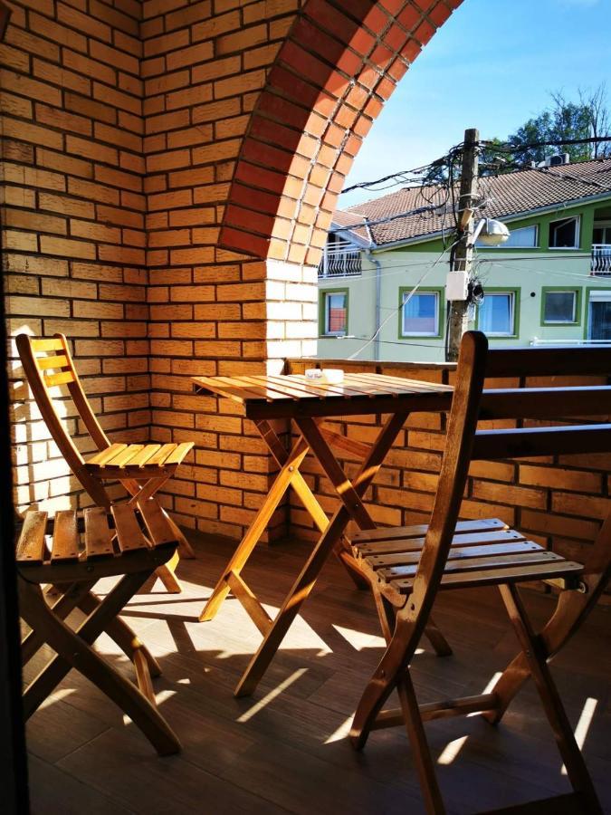 Moms House Hotell Golubac Exteriör bild