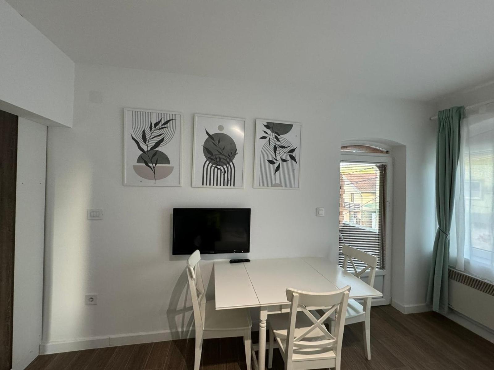 Moms House Hotell Golubac Exteriör bild