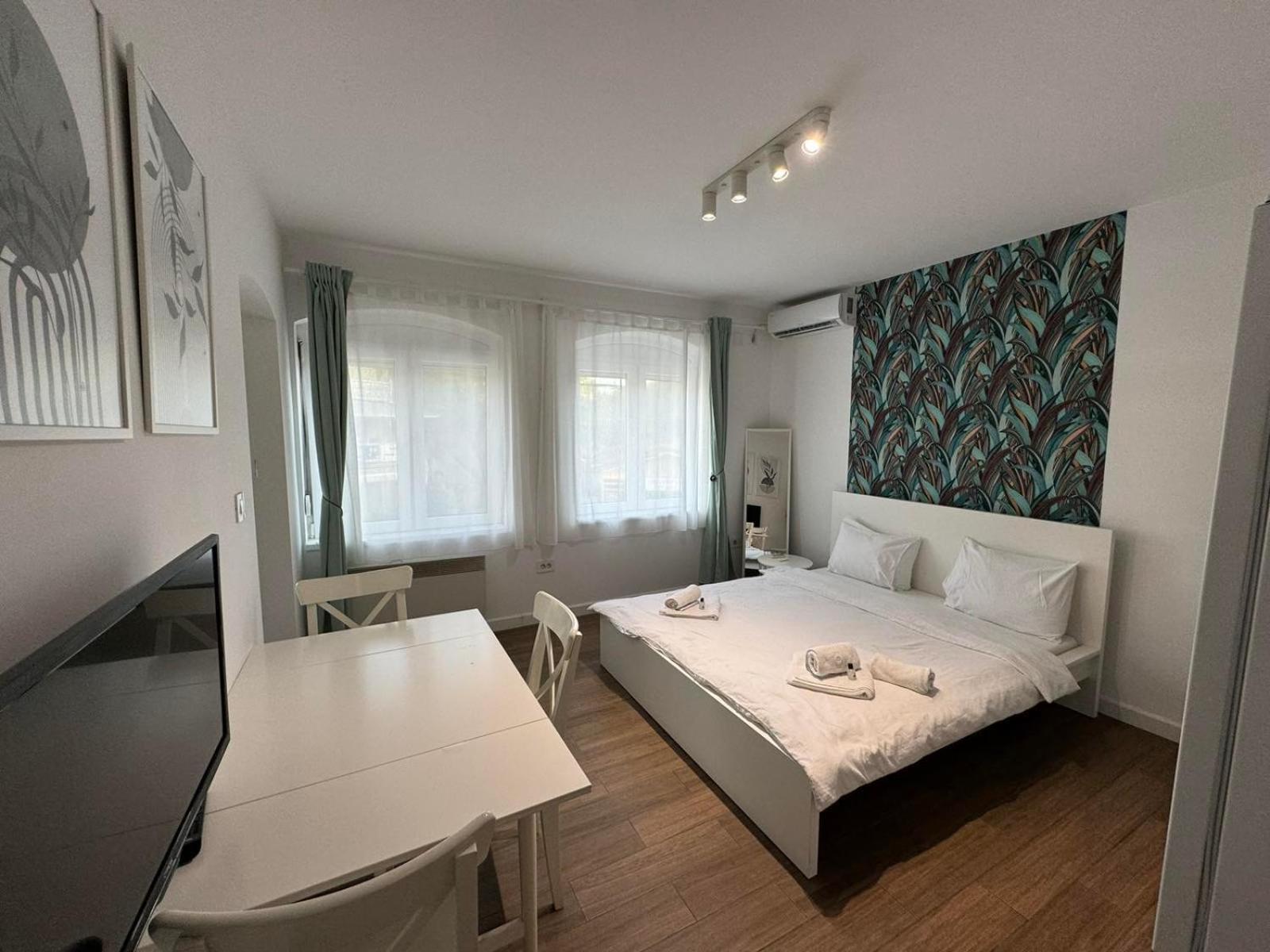 Moms House Hotell Golubac Exteriör bild