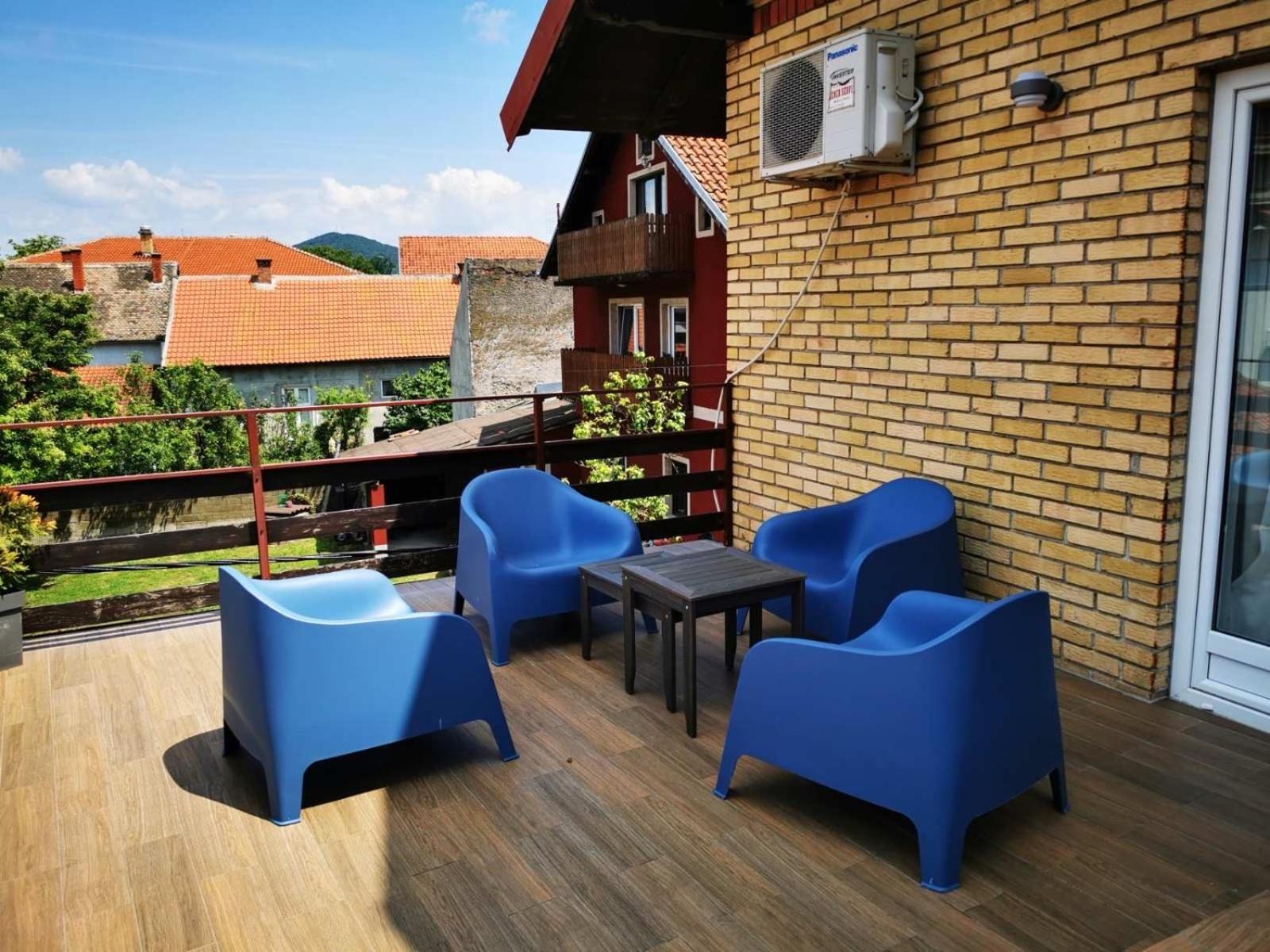 Moms House Hotell Golubac Exteriör bild