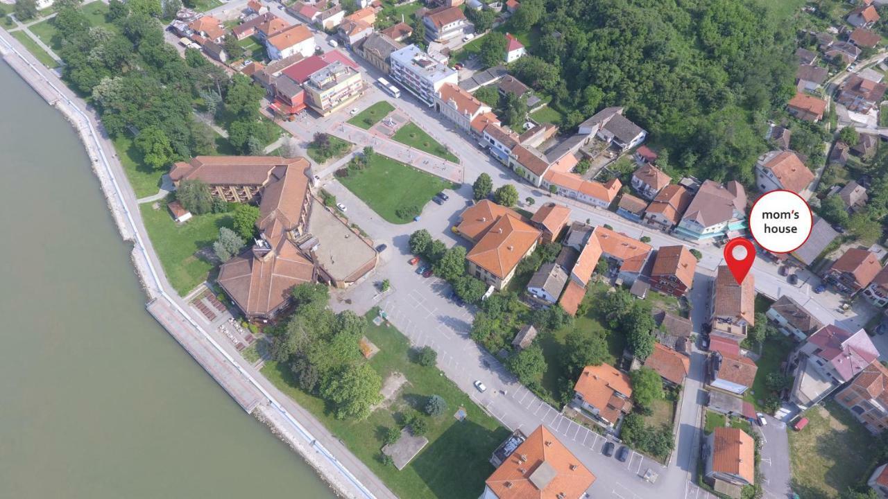Moms House Hotell Golubac Exteriör bild