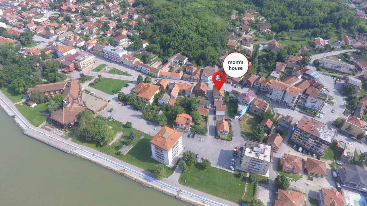 Moms House Hotell Golubac Exteriör bild