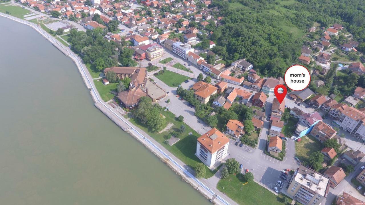 Moms House Hotell Golubac Exteriör bild